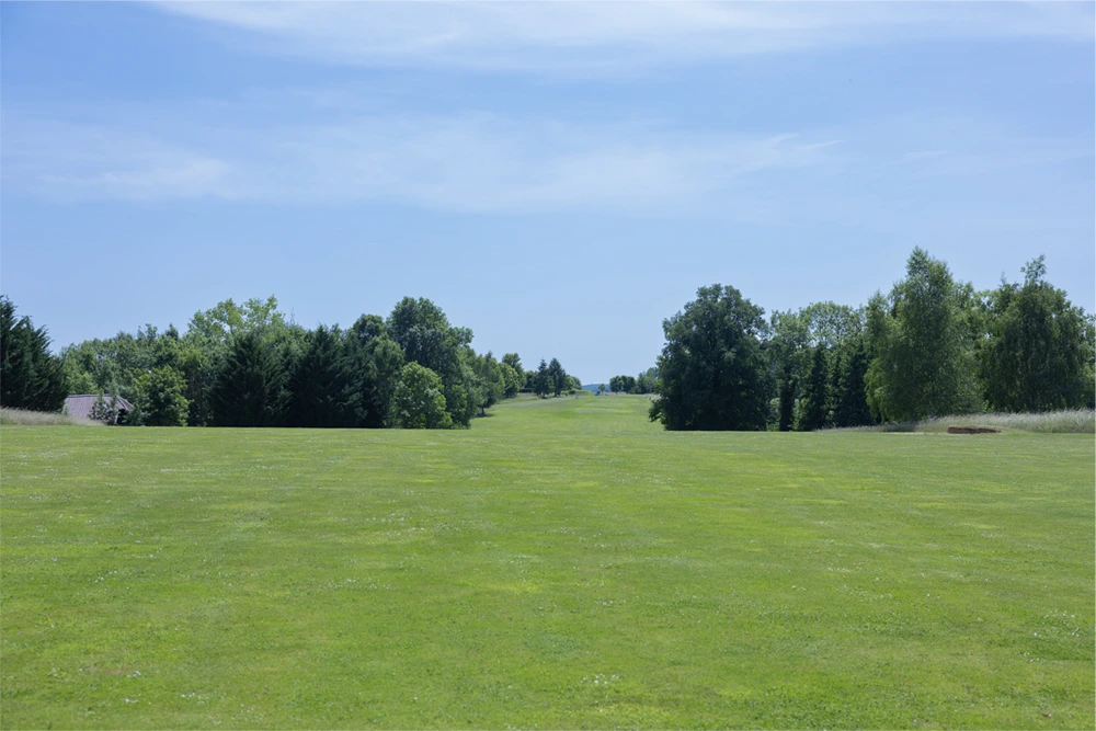 Vue du parcours du Golf de Troyes l'Ermitage